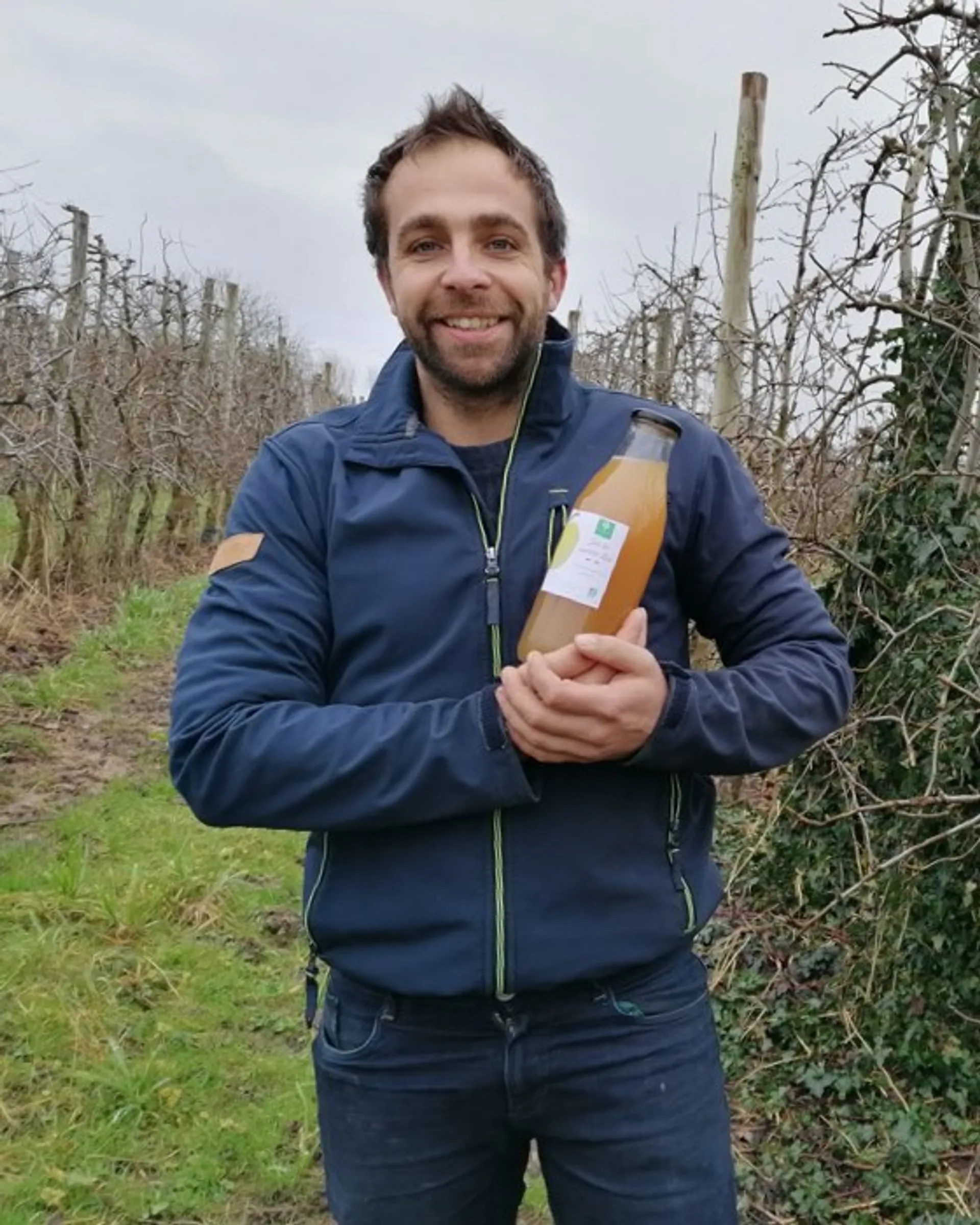 organic-apple-juice-from-la-oiz-enne-france-crowdfarming-farm-fresh