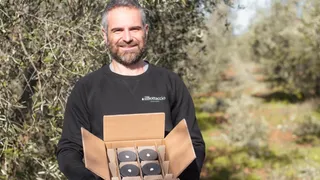 Gemischte Kisten mit Bio-Herzhafte Brotaufstriche und -Oliven | CrowdFarming